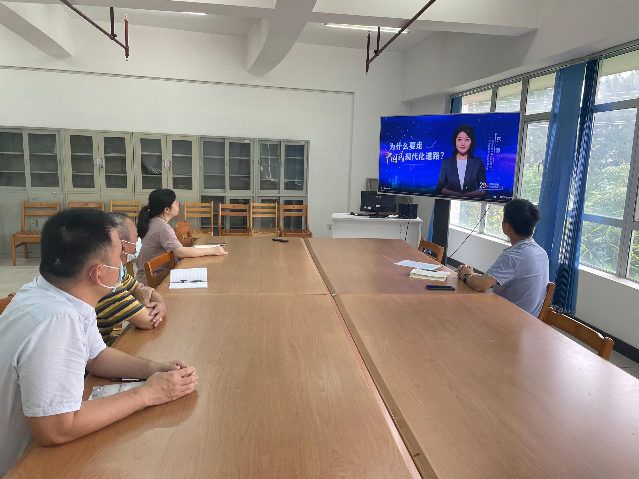 图书馆（现代教育技术中心）党支部开展主题党日活动